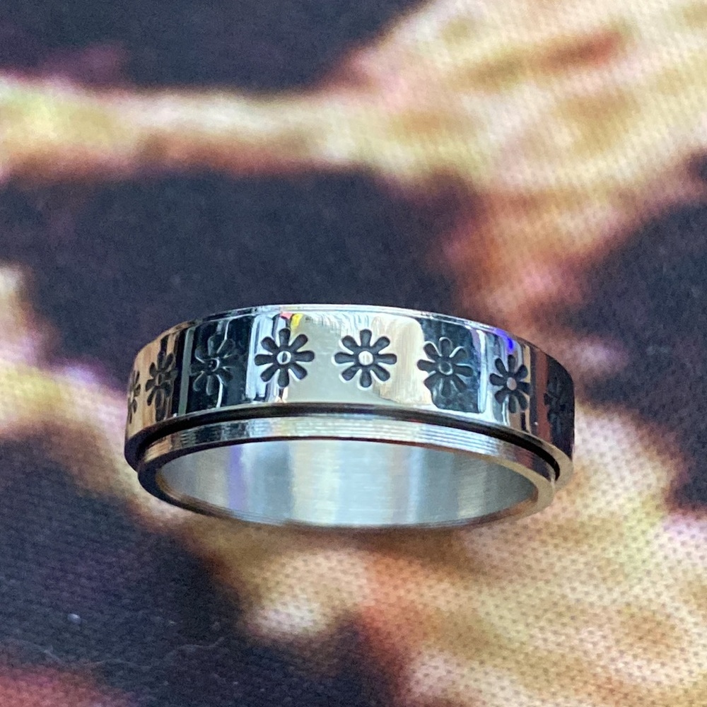 Cute Flower Anxiety Spinner ring